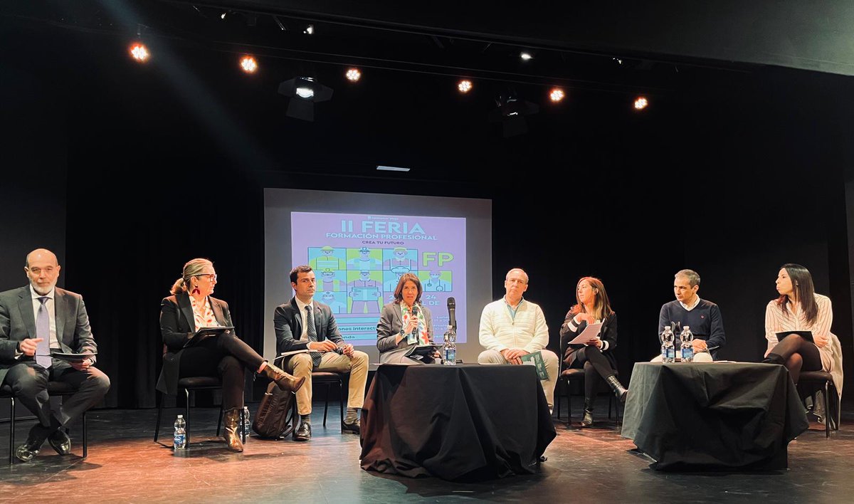 Froiliuba2's tweet photo. Comienza la II Feria de Formación Profesional de Colmenar Viejo. Una interesante muestra de la oferta formativa del IES Ángel Corella y del centro EFA Valdemilanos contada por los propios alumnos. @AytoColmenar
@ComunidadMadrid
@iescorella
@EfaValdemilanos https://t.co/19oMZhtU7b