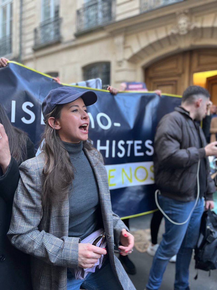 Nous sommes intervenues lors de la conférence de Mélenchon à @sciencespo avec une banderole « Islamo-gauchistes, hors de nos facs ».

Images à suivre … 

#MélenchonCollabo
#SciencesPo