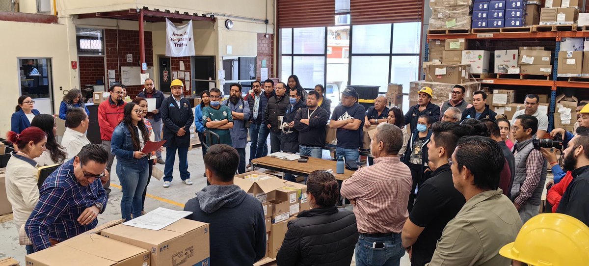 Salud_Hidalgo's tweet photo. En un esfuerzo conjunto, se asistió al almacén central para verificar procesos y brindar apoyo al personal operativo. Trabajamos incansablemente para optimizar operaciones y ofrecer un mejor servicio a la comunidad. 💼🔧 https://t.co/SkGEeZU8Zl
