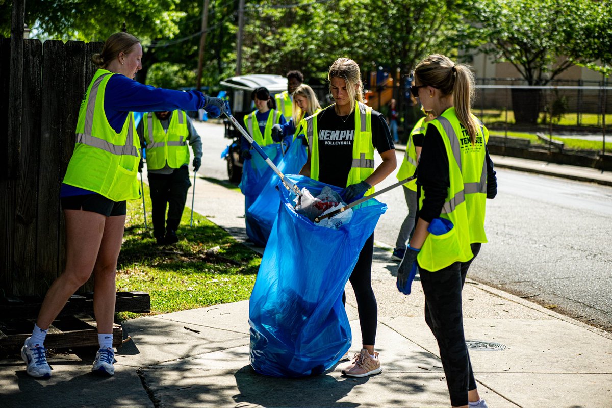 Happy Earth Day 🌎💙 Our student-athletes and staff spent the morning with @NobodyTrashesTN for the annual Blue & Gray Cleanup Day! #GoTigersGo x #NobodyTrashesTennessee