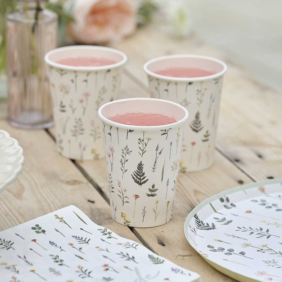 From the new Bridal Bloom range, but perfect for any occasion, these paper cups will add a sophisticated touch to your celebrations.

l8r.it/SlFS

#henparty #bridalbloom #floralhen #hensupplies #gingerray #joliefeteuk
#stylishhen #hennight #hendo #partytable