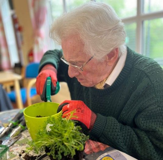 Indoor planting 🌼to avoid the wind and rain 🌧️ at our day centre in Reddish! If you would like to know more about Step Out Stockport, please contact 0161 480 0480 or visit buff.ly/2KuW3DW #Wellbeing #Support