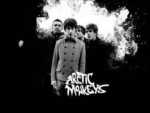 ∎

♫ © Arctic Monkeys - Mardy Bum ♪

youtube.com/watch?v=Sy3-CY…
Well, now then, mardy bum
I've seen your frown and it's like looking down
The barrel of a gun
And it goes off
And out come all these words
Oh, there's a very pleasant side to you...

#ArticMonkeys #AlexTurner