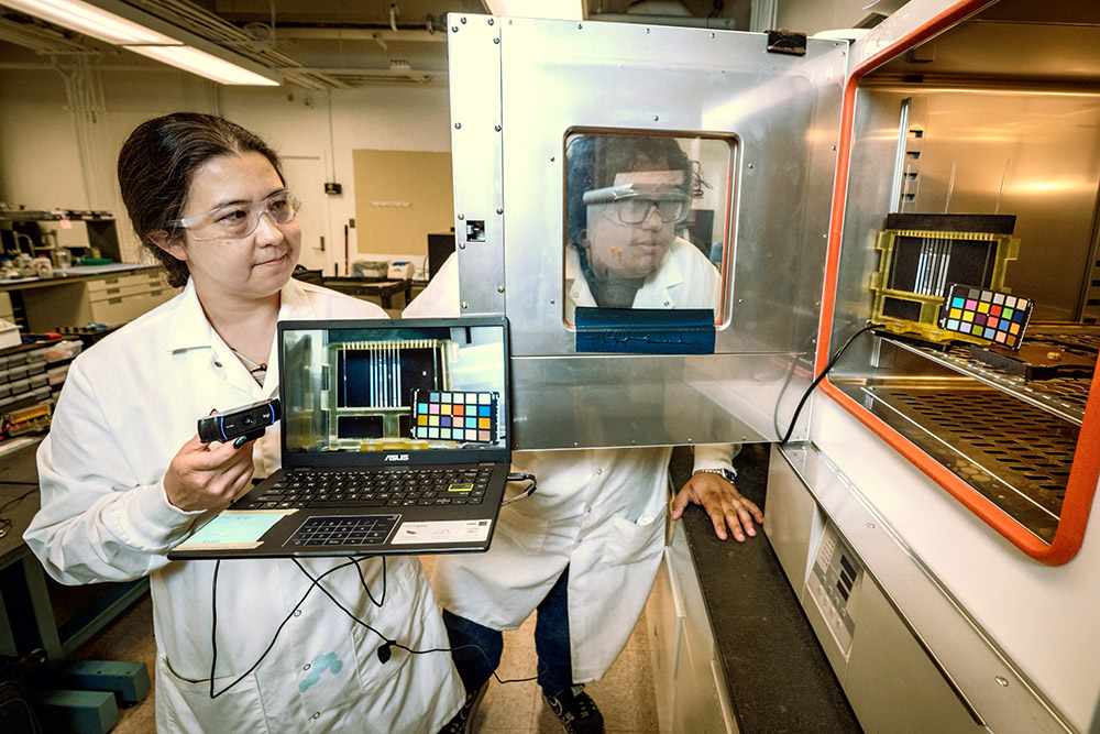 In @StonyBrookChem Professor Karena Chapman’s functional materials lab (@kchaplab), PhD Student & Turner Fellow @BrySanMo devised a strategy and used a webcam to watch chemical reactions as they occurred. Learn more about their findings here: news.stonybrook.edu/university/web…