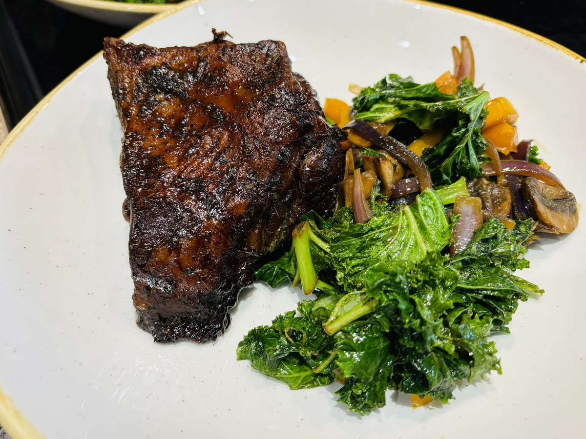 Delicious #lownslow minty Lamb Henry for dinner 😋 from the local butcher 👌 with wilted Lincolnshire kale 🇬🇧
Backing local really does TASTE better #localbutcher #backlocal #britishlamb #biteintobritish #BackBritishFarming #NoFarmersNoFood #knowyourfood