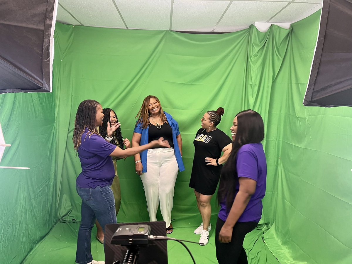 🎥💕This past weekend was about the My Sister's Keeper EXPERIENCE promo shoot! Videos coming soon! 🎬 Ladies! Get tix! 🎟️💥👏🏾 eventbrite.com/e/my-sisters-k… #TheDrDawn #CertifiedLifeCoach #MySistersKeeper2024 #WomenOfWar #Speaker #Author #Media #Radio #TV