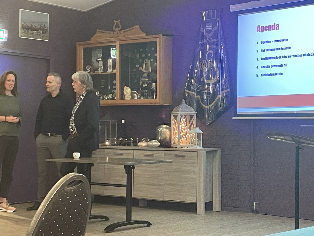 Volle bak in dorpshuis ‘De Maire’ De #dorpsraad van #Zonnemaire biedt zo meteen de petitie voor behoud van de polikliniek functie in #Zierikzee aan aan de bestuurder van het #ADRZ #streekholders