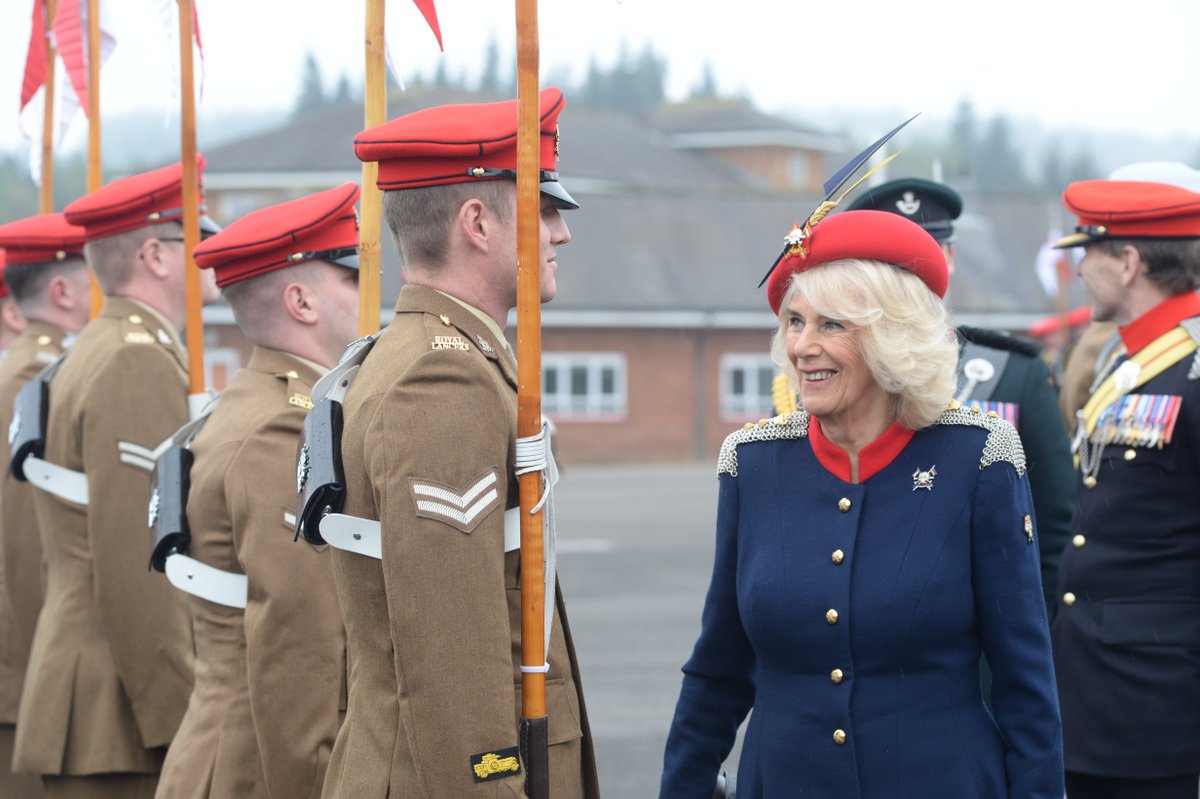 Today, as Colonel-in-Chief of @TheRoyalLancers, Her Majesty The Queen presented medals at Catterick Garrison 🎖️ The Queen's father was awarded two Military Cross medals while serving with the Regiment. Read more ⬇️ army.mod.uk/news-and-event…