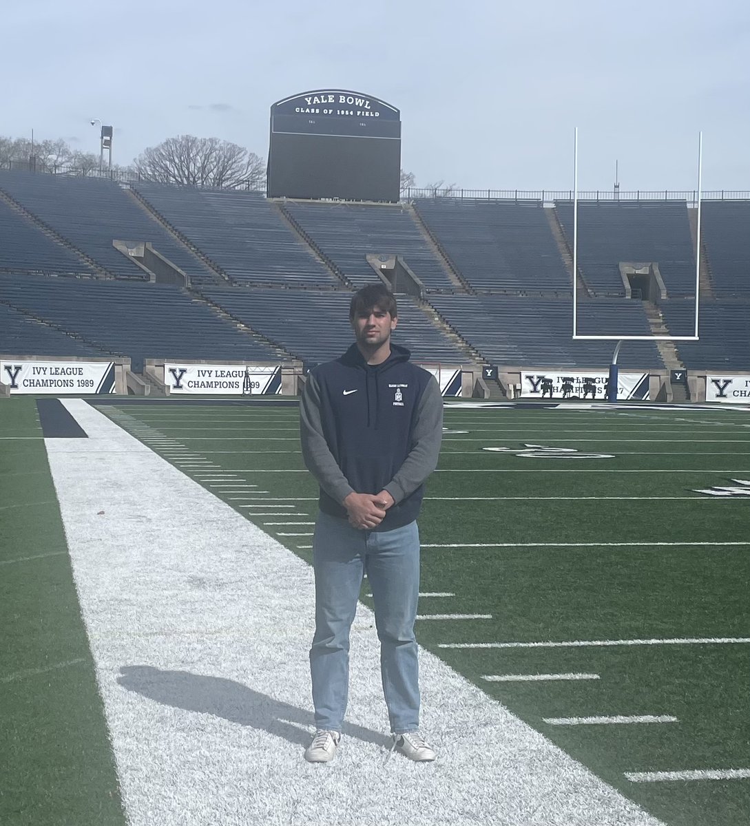 Had a fantastic time visiting @yalefootball! Thank you for all the time and hospitality. #ThisIsYale @CoachJanecek @Coach_Mill_ @Bigstef72 @CoachRenoYale