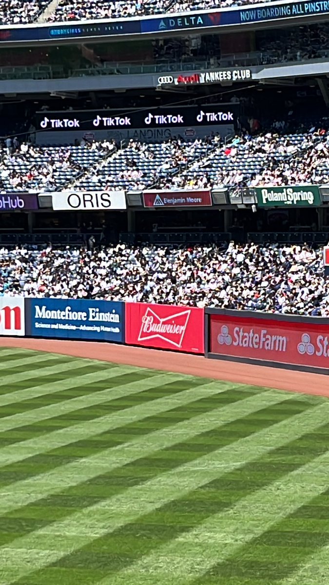 ARMADABREWING's tweet photo. @budweiserusa Out here for a Yankees game and we can’t find a Budweiser in sight. How are you the sponsor with no king of beers? https://t.co/B9xny8Tkrs
