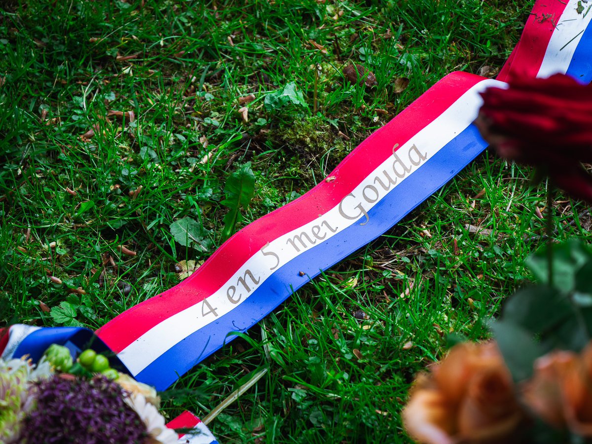 SOB_Gouda's tweet photo. 4 mei: rondleiding ‘Gouda in de oorlog’ 
 
De Oude Begraafplaats #Gouda organiseert op zaterdag 4 mei twee keer (13.30 en 14.30) een rondleiding van ongeveer een uur met als thema ‘Gouda in de oorlog’.  Deelname is gratis. https://t.co/wOAJUtR3u1 https://t.co/GnypjfBi3O