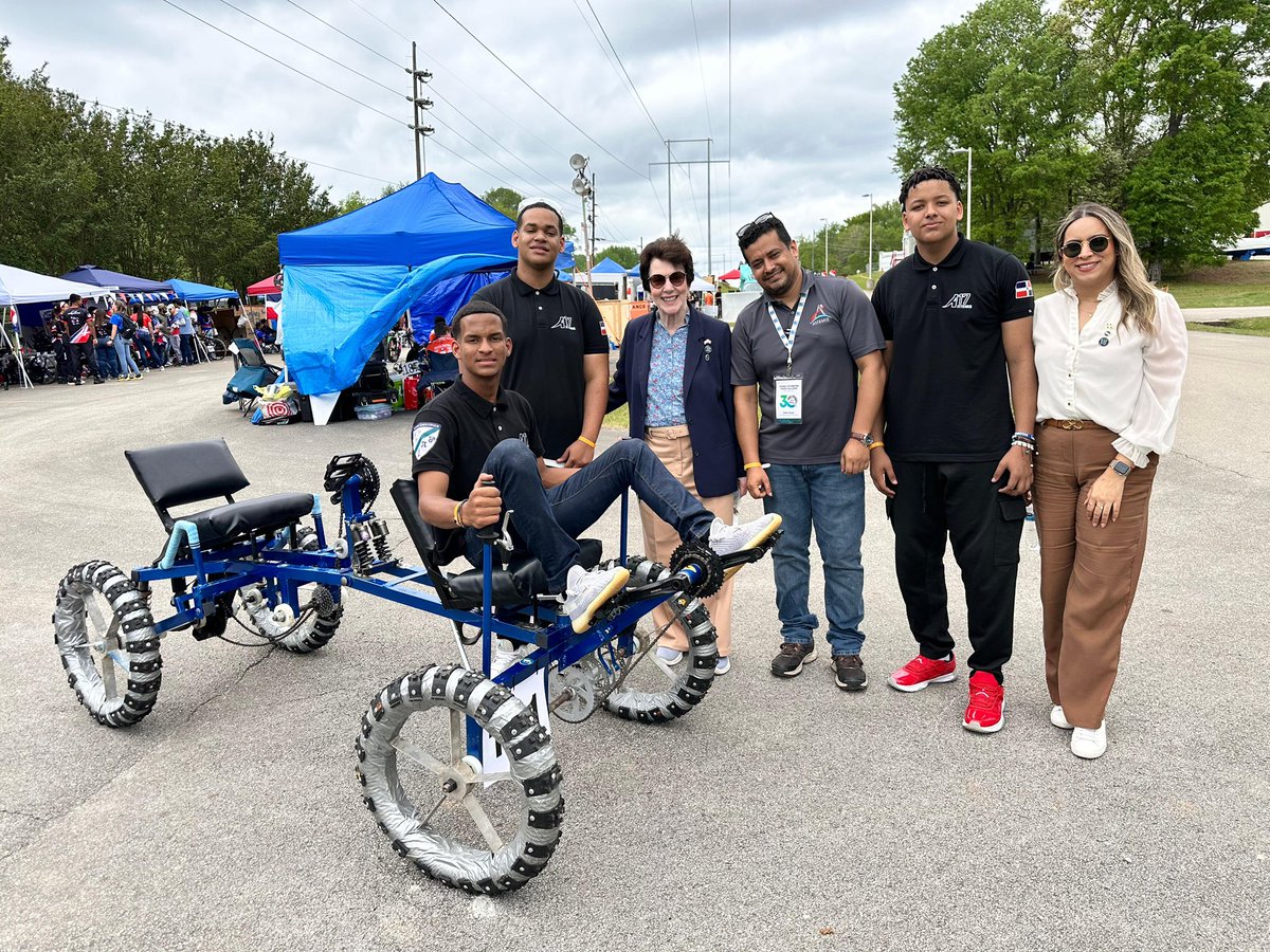 La embajadora @soniaguzmank asistió a la ceremonia de inauguración del ‘NASA Human Exploration Rover Challenge 2024 (HERC)’, celebrado en la ciudad de Huntsville, Alabama, en el cual participaron cuatro equipos de la República Dominicana.