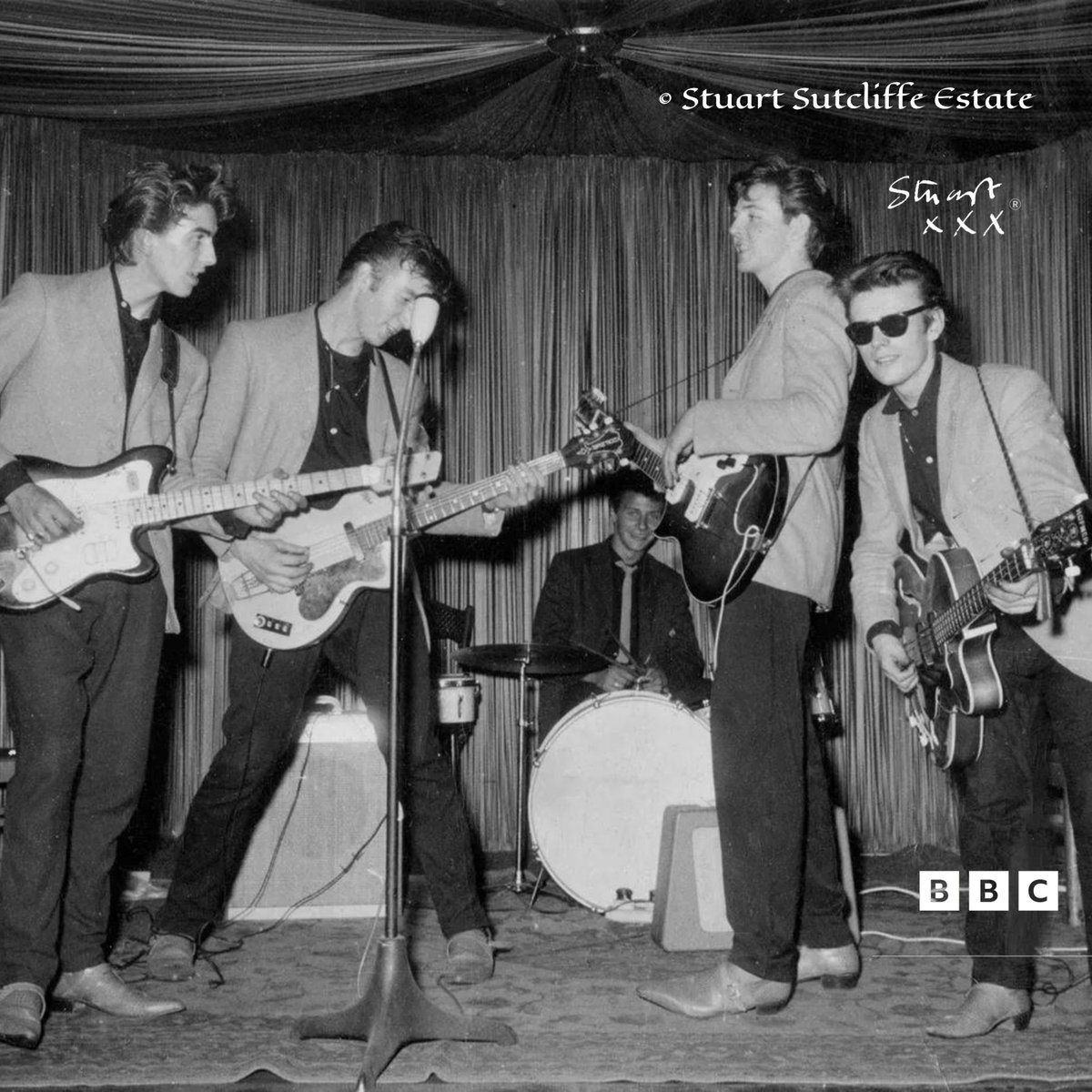 On stage but elsewhere in my thoughts… I’d rather be painting…

#Beatles #Art #PeteBest  #CasbahClub #BackBeat #Liverpool #Hamburg
Give a listen to early #CavernClub days @BBC buff.ly/4aGCKPr  

Follow us @stuartsutcliffeeestate