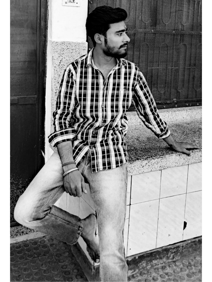 luckyTushar5's tweet image. 🧑‍🤝‍🧑 लोगो ने 👈 रोज ही कुछ नया मांगा है 🕉️ खुदा से ,
एक 😎 हम है _ जो तेरे खयाल से आगे ना ❌ गए  .... ? ? 
#foryoupage #foryou #blacklover #blackphoto #photography #click #newpost #newclick #viralmemes #photolover #look #desi