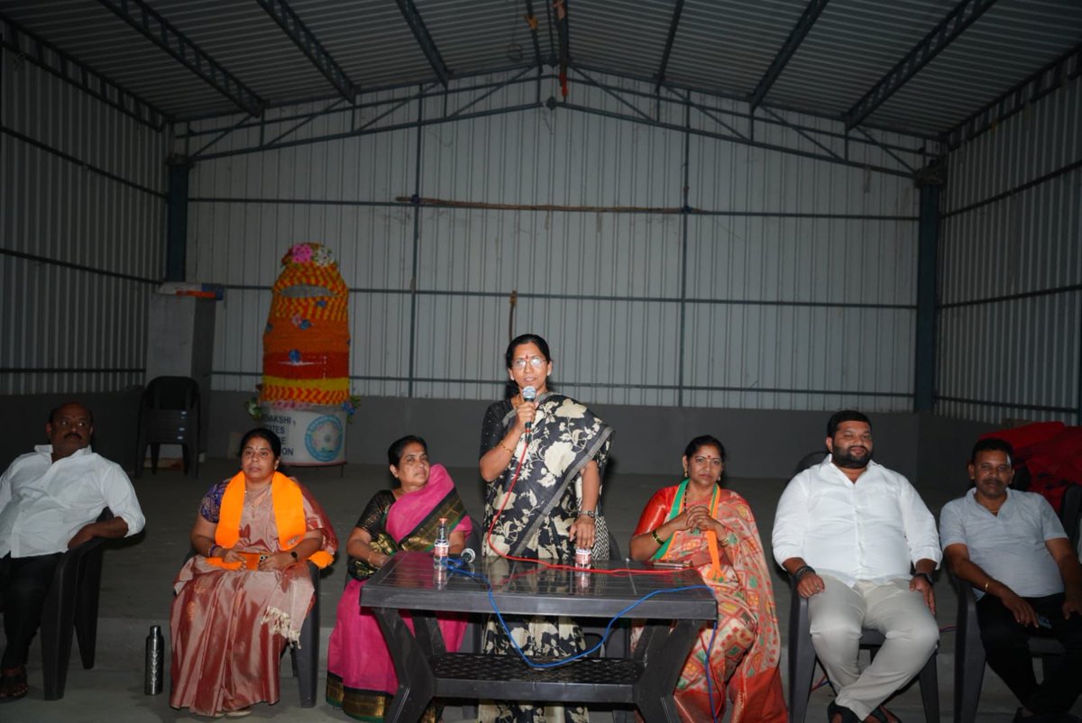 Etala Jamuna Garu & 132 Jeedimetla division corpourator Conducted election campaigning meeting at Meenakshi estates 132 Jeedimetla Division Quthbullapur constituency.