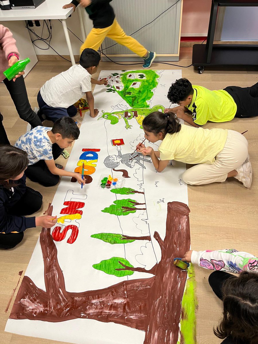 🌹 Prèvia de #SantJordi amb activitats pels més menuts de #CreuRojaSBD 

Quin mural més bonic 😜

#SantJordi24 #CreuRoja #CRJ