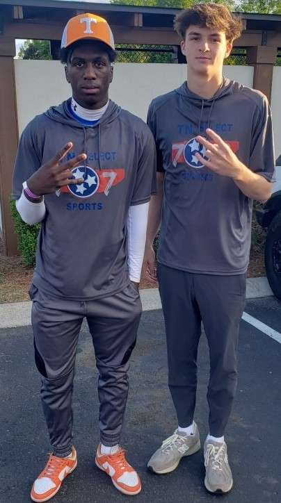 Big Time WR Radarious Jackson (@RadariousC) is welcomed to the University of Tennessee family by 5* QB commit George MacIntyre (@GeorgeMacIntyr6)! Congrats on your Commitment Fam! #WeGoToCollege #TNSelectSports tnselectsports.org @TNSelect7V7 @TNSelectTrng