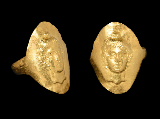 ghostofhellas's tweet image. Gold Ring with Aphrodite. Culture: Greek, c. 4th Century BC
