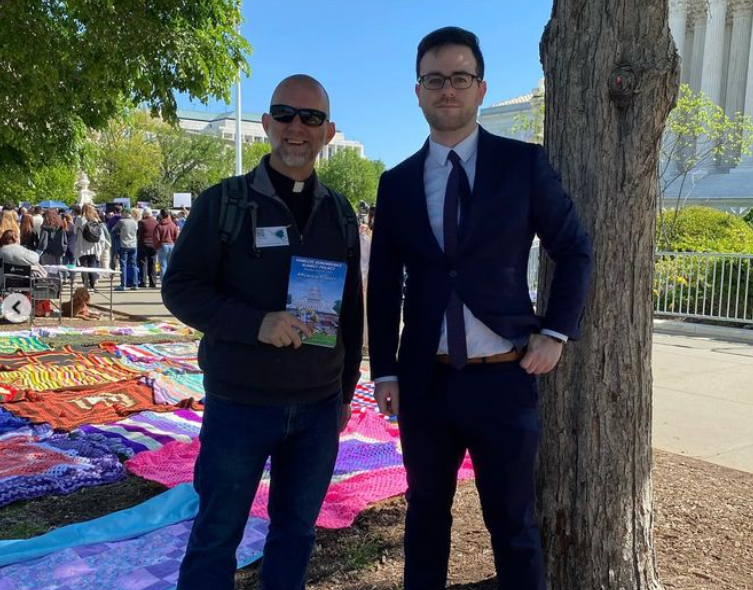 ELCAadvocacy's tweet photo. "Today we're here because homelessness is about humanity. If it's seen as an individual problem, criminalizing it seems logical. But it's bigger than one person. Housing is cheaper, improves public health, and aligns with our theological values." - Pastor Matthew Best https://t.co/7rXyu8quAX