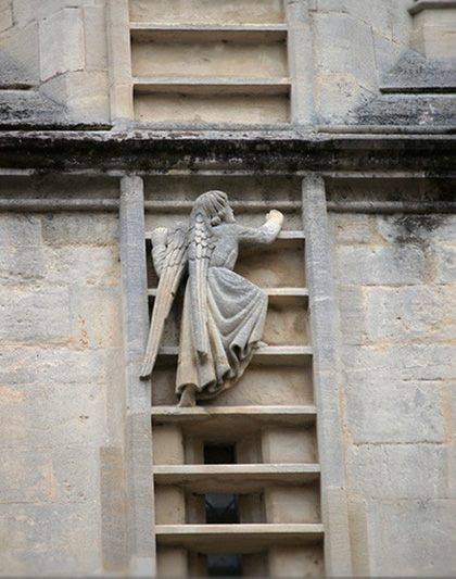 Apprentice angel climbing the stairway to heaven on the facade of Bath Abbey.