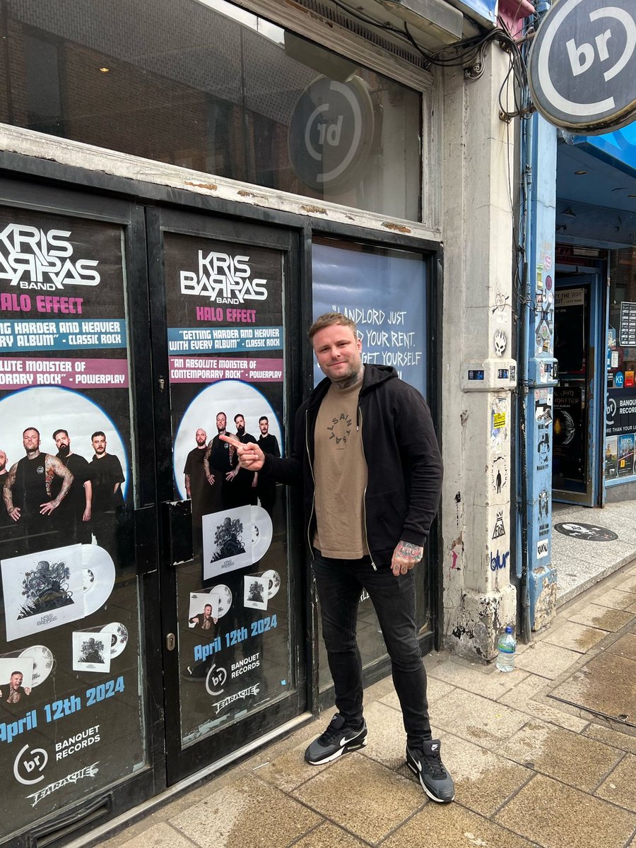 ahead of tonight's show at The Fighting Cocks, Kris Barras popped by the shop. last of the signed copies of Halo Effect at banquetrecords.com/search?a=Kris+…