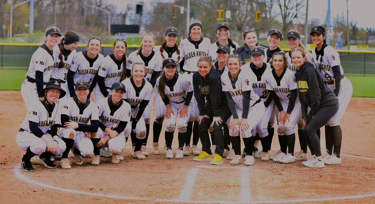Great having <a href="/LoriAnctil/">Lori Anctil</a> back Saturday to throw out the first pitch and  <a href="/j_syrup/">jessup pierce</a> in the press box to announce for <a href="/saintrosesb/">Saint Rose Softball</a> .  Two great Athletic Administrators who are a BIG part of this season's success.   Can't thank them enough