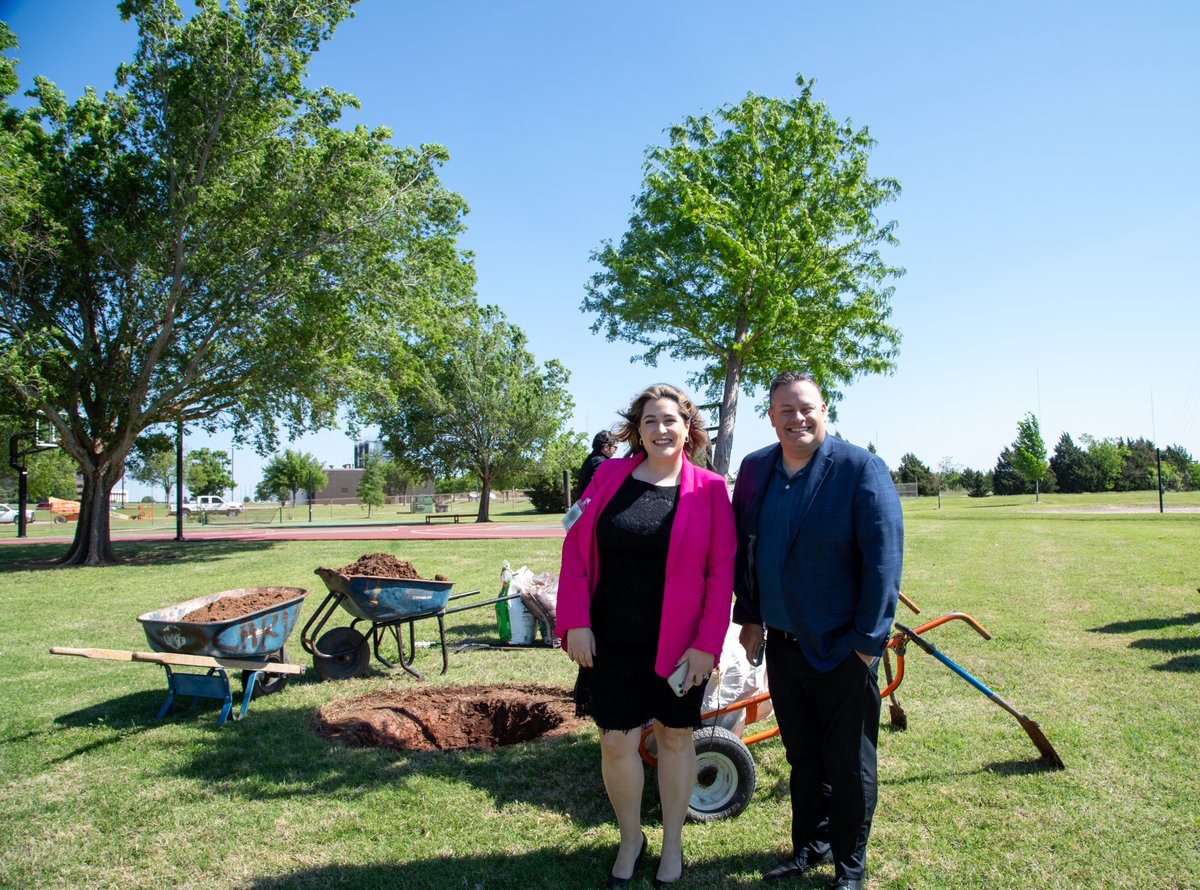 Celebrating #EarthDay with a touch of green! 🌍🌳💚 AF Colleagues are making the world a little greener, one tree at a time. Today, we hosted a ceremony to expand our landscape and plant a new tree! Learn more about our commitment to the environment: bit.ly/49yxw7k.