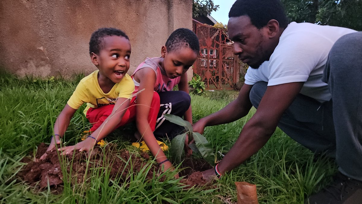 G4ClimateAction's tweet photo. We wrapped up our #EarthDay2024 by planting fruit trees in our neighborhood. This came in handy as a continuation of our #OrchardWeek while the team planted together with the people living in the area including young people. 

Moments were captured📸
Thread 1/2 https://t.co/gkR77F7ewR