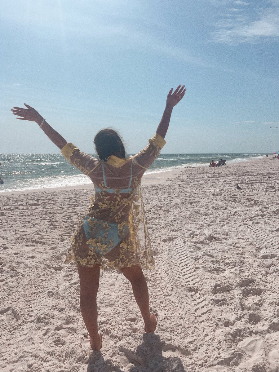 brriannabull's tweet photo. this one deserves its own post 🦋💛 https://t.co/6pgs3cW1Bj