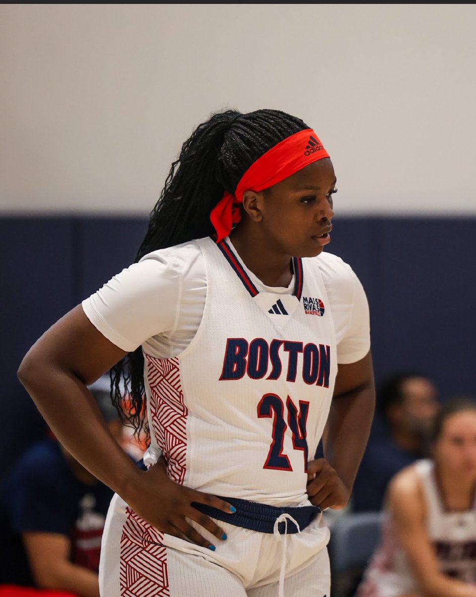 ‘ 25 guard @colleen_phiri stock went ALL the way UP @3SSBGCircuit .She consistently created off the bounce, consistently knock down the 3 ,defended 1-4, dominated the glass. Won her matchup . @LadyRivals @NEPSGBCA @TiltonGVHoops @bballjkey @JrAllStarBB @BashHoopsNE