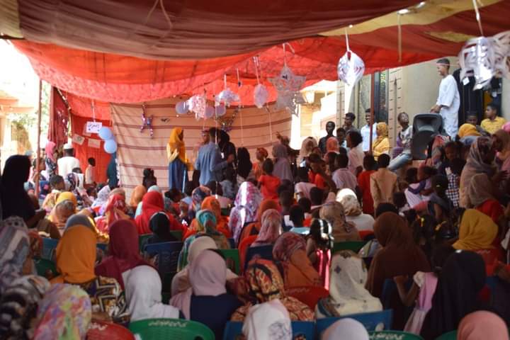 شمبات الحله المدينه الحبيبه أروع يوم كان مثالاً للترابط والود والمحبه والتعاون بين الناس حيث اجتمع الناس وتحابو وتعارفو رغم الظروف المحيطه من حرب وضيق وكرب
#شمبات_الحله
#تكية_زاد_الحبان
#اليوم_الثقافي_الاجتماعي_الترفيهي