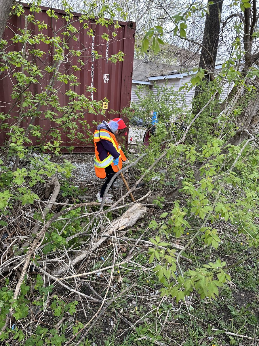 JenSenechal's tweet photo. Spent some time Saturday to help out at The Fogolar Furlan Club to clean up litter along surrounding roads. So proud of my kids for their hard work and care for our community! #EarthDay2024 https://t.co/KockLovODS