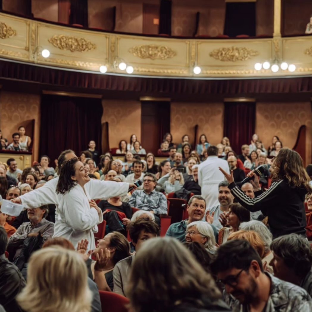 Ahir vam viure una nit inoblidable de la mà de Cia. Solitària i sota la direcció d'Andrea Jiménez. Júlia Barceló, Pol López i Pau Vinyals entreguen el cos i l'ànima a Mal de coraçon, una obra escrita per Victoria Szpunberg que no deixa indiferent. #totteu