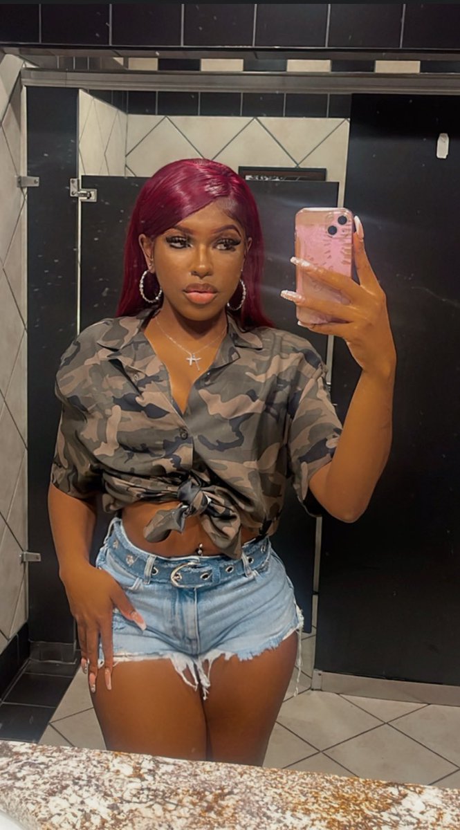 Karithebarbie_'s tweet photo. Fb loves me more 🥹 https://t.co/iZLBSTDkZd