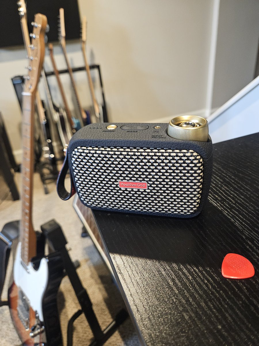 TtwPatrick's tweet photo. Really impressed with this little Spark Go Amp.  Tons of fun! https://t.co/LZ19tLzLw5