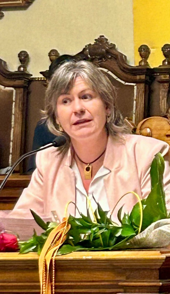 VilafrancaAj's tweet image. ❇️‘Sant Jordi és emoció’ és el títol de la conferència institucional que la psicòloga vilafranquina @annaromeumateu ha pronunciat aquesta tarda al Saló de Sessions de @VilafrancaAj.
🗣️L’alcalde  @FRomeroGamarra ha destacat “la necessitat que parlem de les emocions”.
#capitaldelvi