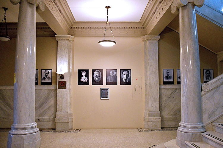 Black Classicists Exhibition Featured in A&amp;S News

<a href="/UofTArtSci/">U of T Arts & Science</a> covers the first-ever installation of the exhibition in Canada, after shows in the US &amp; UK

Read the article: t.ly/3U8Hd

Visit the exhibition's event page: t.ly/0MlSJ

Photo credit: A&amp;S News