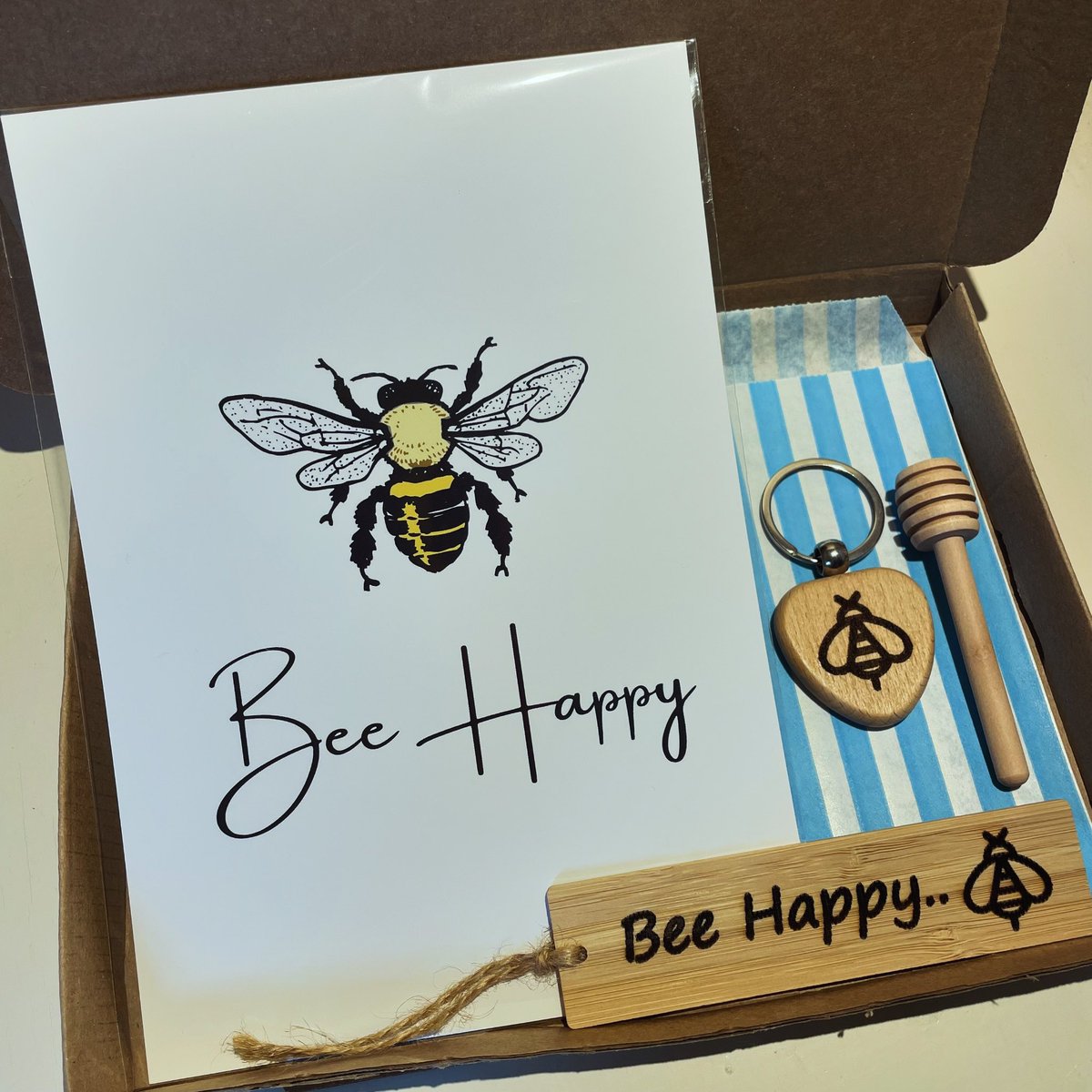 Bee Happy Letterbox Gift Sets 💌

£10 plus P&P 📮
littlenscrafts.etsy.com/listing/165385…

#WomanInBizHour #EtsyUK #LetterboxGifts #TheCraftersUK #UKMakers #CraftBizParty