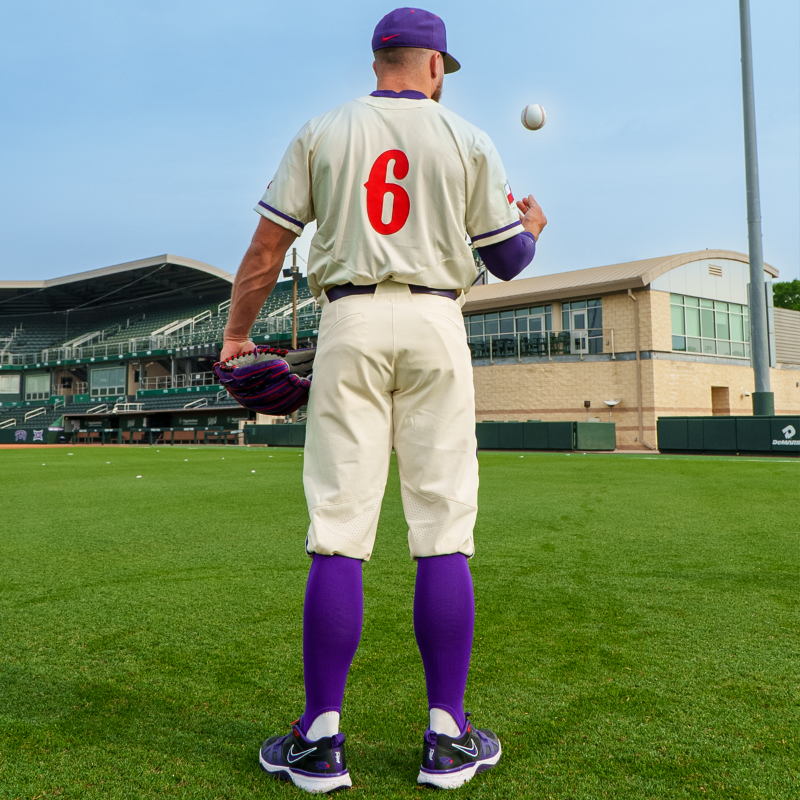TCU_Baseball's tweet photo. 𝗥𝗮𝗻𝗮𝘀 𝗖𝗼𝗿𝗻𝘂𝗱𝗮𝘀 𝘂𝗻𝗶𝗳𝗼𝗿𝗺 𝗱𝗲𝗯𝘂𝘁𝘀 𝗔𝗽𝗿𝗶𝗹 𝟮𝟴

#FrogballUSA | #GoFrogs