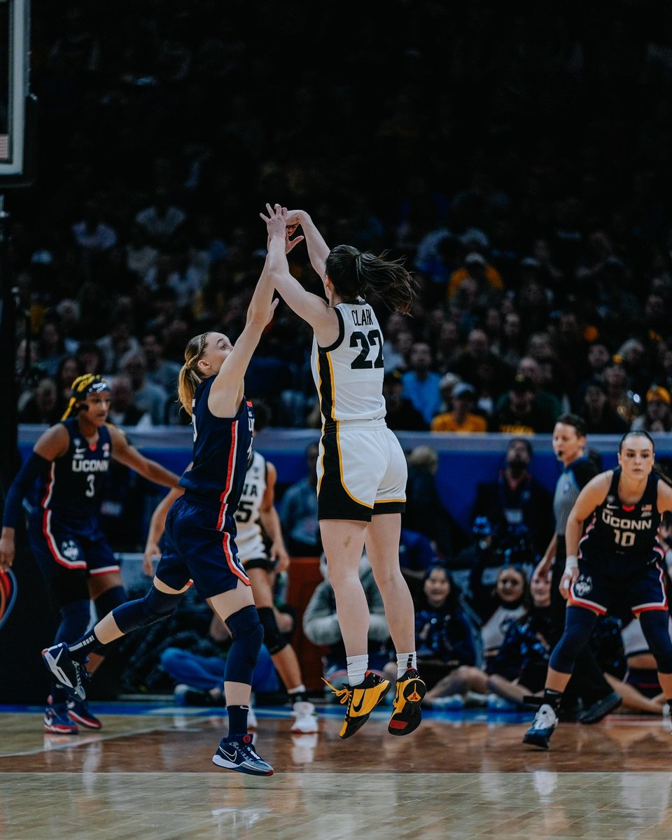 Two of my favorite shots of Paige Buckers and Caitlin Clark guarding each other at the Final Four 📸