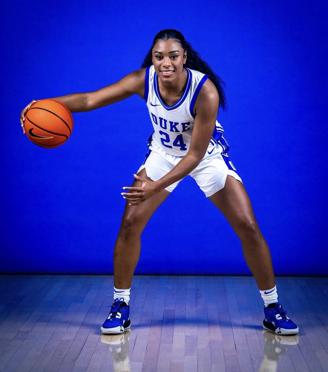 trendyhoopstars's tweet photo. Duke's lineup is poised to deliver an exciting 2024-25 season:

Reigan Richardson (12.4pts/2.5rbs)
Taina Mair (9.8pts/3.6ast)
Oluchi Okananwa (9.7pts/6.1rbs)
Ashlon Jackson (9.2pts/2.6ast)
Jadyn Donovan (6.3pts/5.7rbs)
Delaney Thomas (5.0pts/3.5rbs)
Riley Nelson (#18 in ‘23)
Toby Fournier (#10 in ‘24)
Arianna Roberson (#17 in ‘24)
Janeesa Cotton (#80 in ‘24)

👀