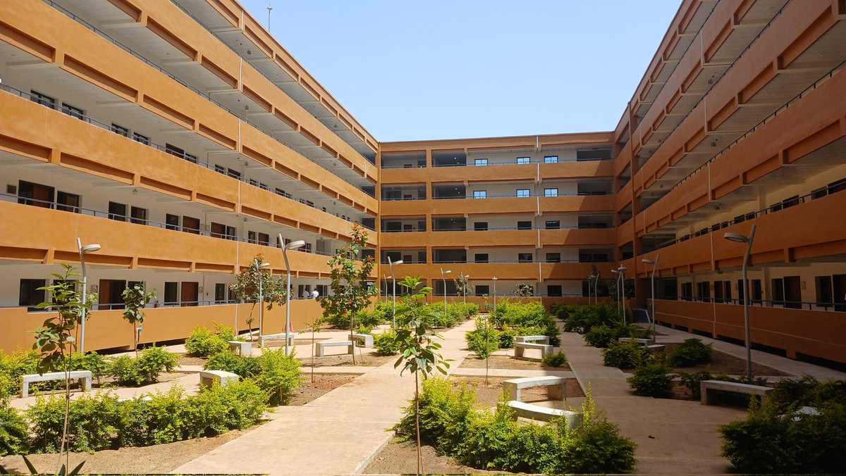 MinetteLontsie's tweet photo. Très belle journée passée aujourd'hui à l'Université Amadou Mahtar Mbow installée dans la ville "futuriste " de Diamnadio, située à 30 km de Dakar. https://t.co/TrhDn01Ndd