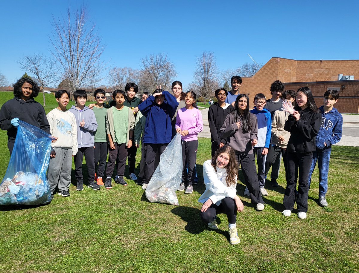 A beautiful day to beautify our community on this #EarthDay2024 thank you @JbtyrrellS for doing your part! @tdsb @LC2_TDSB @LN10Alvarez