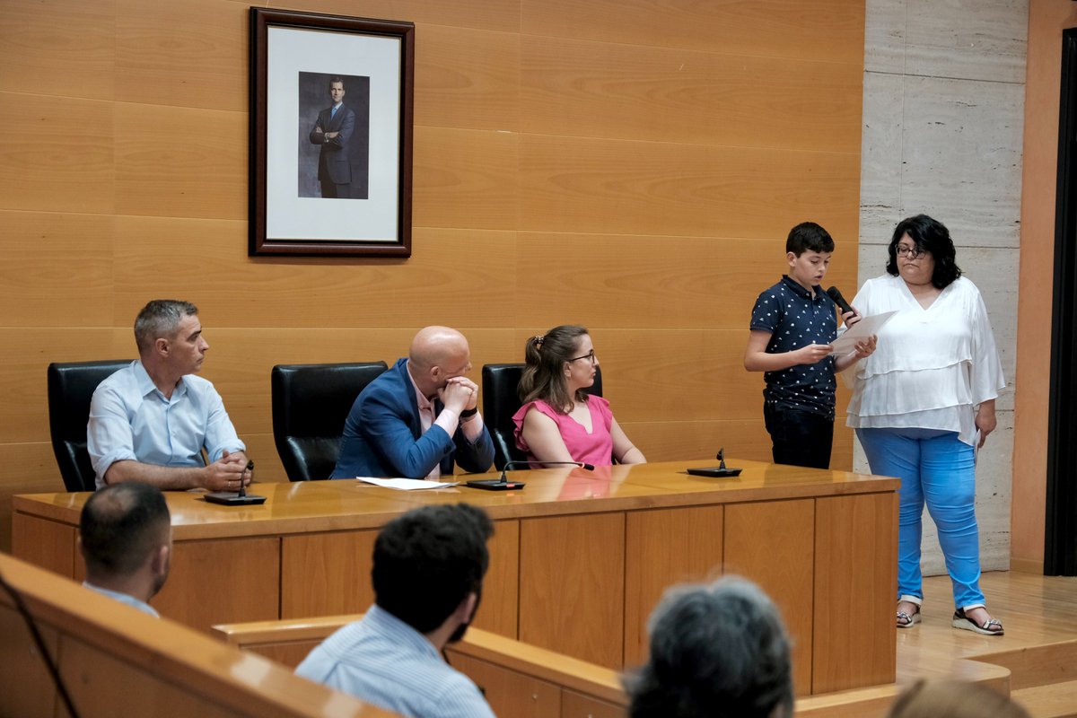 pacorodriguezdh's tweet photo. Hoy han tomado posesión las y los jóvenes representantes del Grupo de Participación Local “Infancia y Adolescencia #DosHermanas” . Con esta iniciativa impulsamos, desde el @aytodoshermanas  , la participación activa y real de quienes son presente y futuro de nuestra ciudad. https://t.co/saPSPm0Jrm