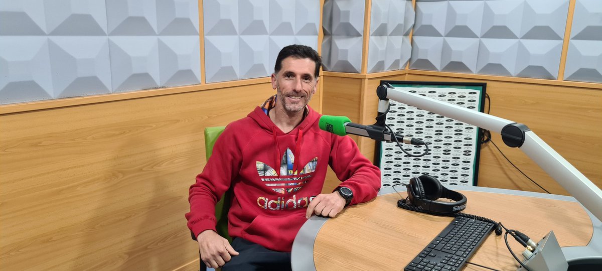 | Deportes | ⚽️🏀🏐
Revive El Penalti de hoy. Toda la información del deporte local con <a href="/carlos_mel9/">🎙CarlosRG</a>.

Entrevistamos a <a href="/LuismiRuiz6/">Luismi Ruiz</a>, triatleta melillense, galardonado este pasado viernes con el premio Pedro de Estopiñán por la <a href="/APDMelilla/">Asociación de la Prensa Deportiva de Melilla</a>.
⬇️⬇️⬇️
ondaceromelilla.net/ml/images/stor…