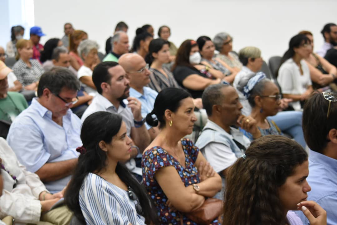 Este #22deAbril en la emblemática @CasAmericas quedó inaugurado el Premio Casa 2024, uno de los certámenes literarios más importantes de #NuestraAmérica. Asisten intelectuales de #Cuba y otras naciones, a unos días de celebrar los 65 años de esa institución. #CubaEsCultura