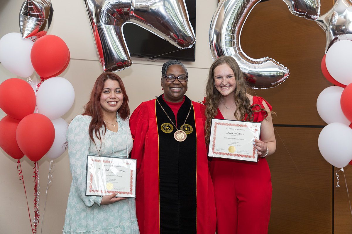 Congratulations to Tahbata Zuniga Diaz ’24, a double major in political science and English, and Erica Johnson ’24, a human resource management major, for each receiving this year’s Outstanding Senior Award at #HonorsDay!