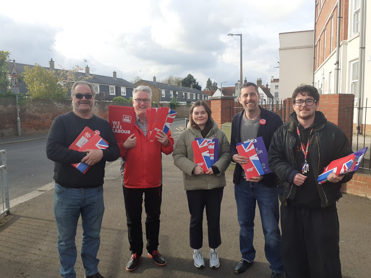 Great @HarlowLabour team out in Old Harlow listening to residents. Met a number of former Conservative voters who will be voting Labour for the first time next week....and some who already have voted by post! @JamesGriggs512 @atpdurcan #itstimeforchange #VoteLabour