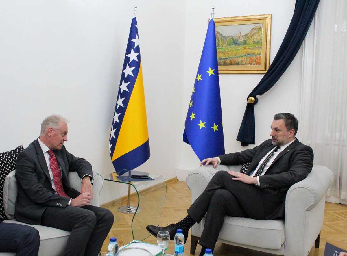 🇧🇦✨ BiH Foreign Minister @DinoKonakovic met today with DG NEAR’s Gert Jan Koopman and EU’s Head of Delegation Johann Sattler in Sarajevo. They discussed Bosnia’s EU alignment and regional cooperation, emphasizing the importance of economic integration with the EU. #BosniaEU…