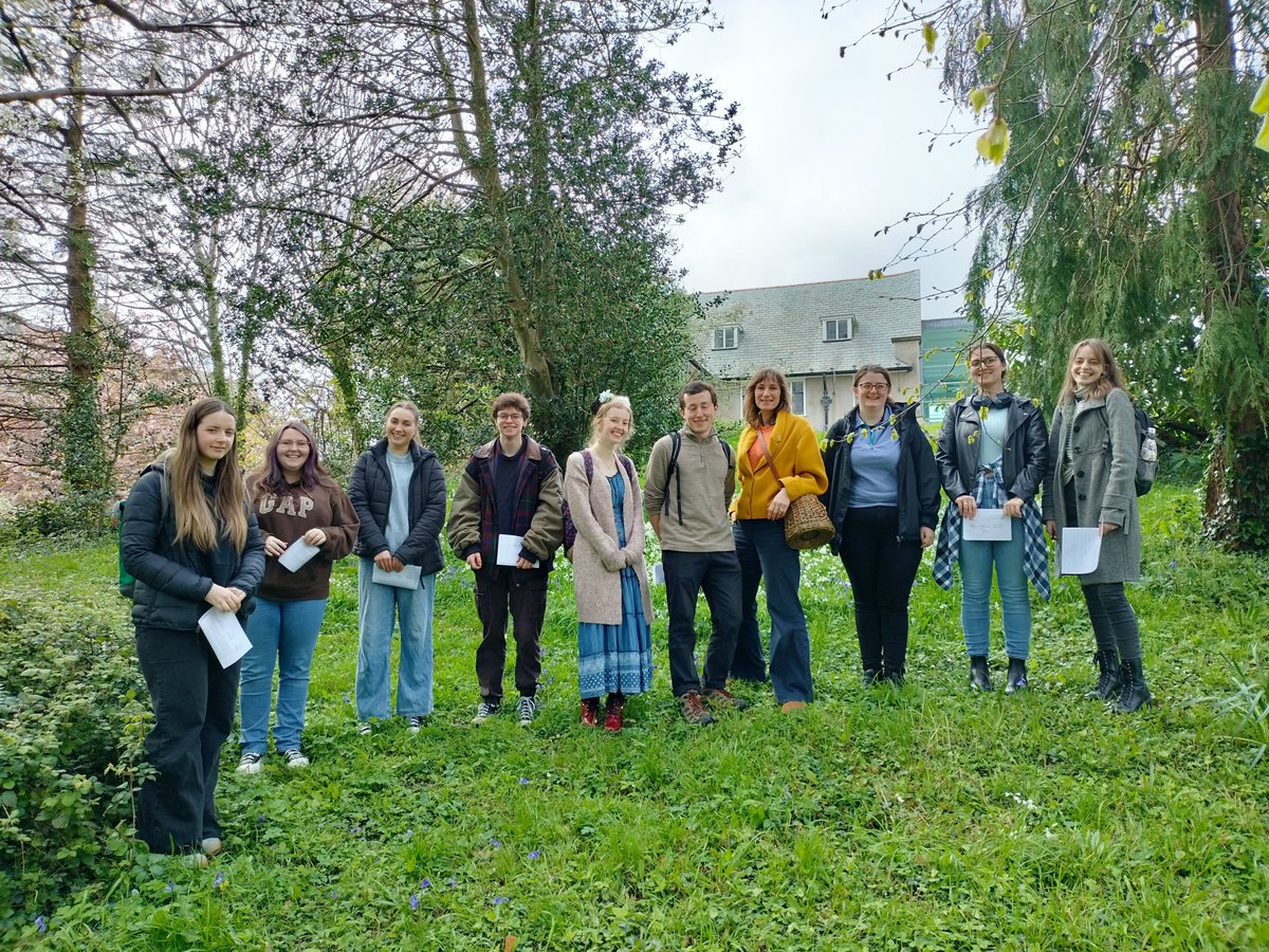 Happy Earth Day, ei eryone, and to mark the day, Siân Melangell Dafydd took Nature and Western Religion students on a walking tours to learn about the wonders of nature that exist around the Main Arts @BangorUni campus. A huge thanks, Siân! Everyone enjoyed the experience!
